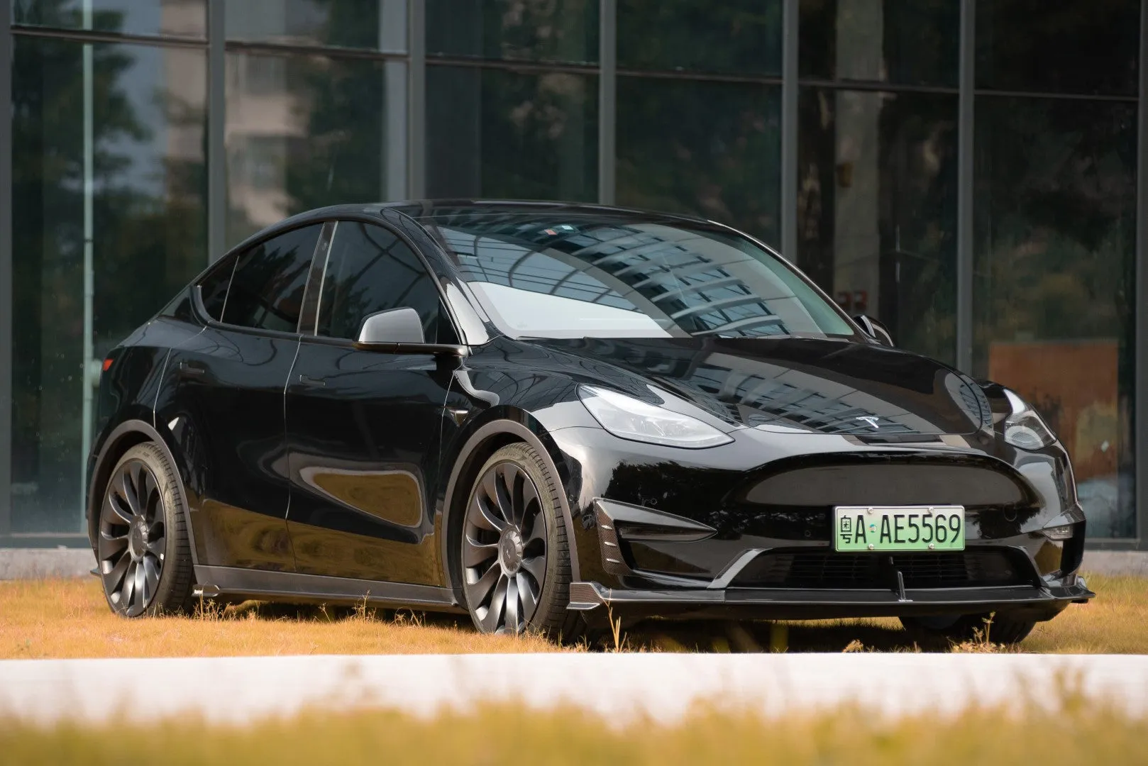 Karbel Carbon Pre-preg Carbon Fiber Side Skirts for Tesla Model Y / Performance
