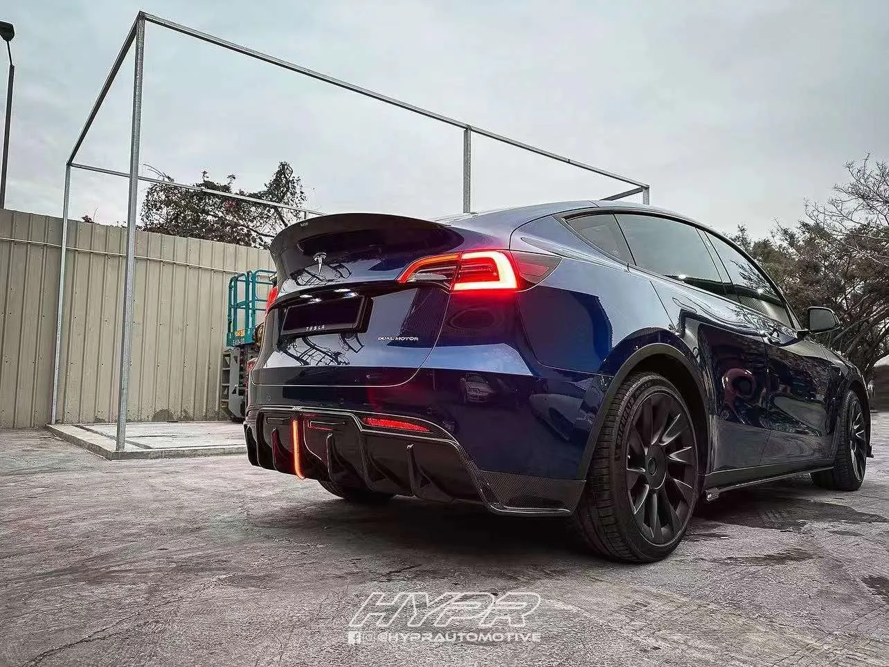 Karbel Carbon Pre-preg Carbon Fiber Side Skirts for Tesla Model Y / Performance