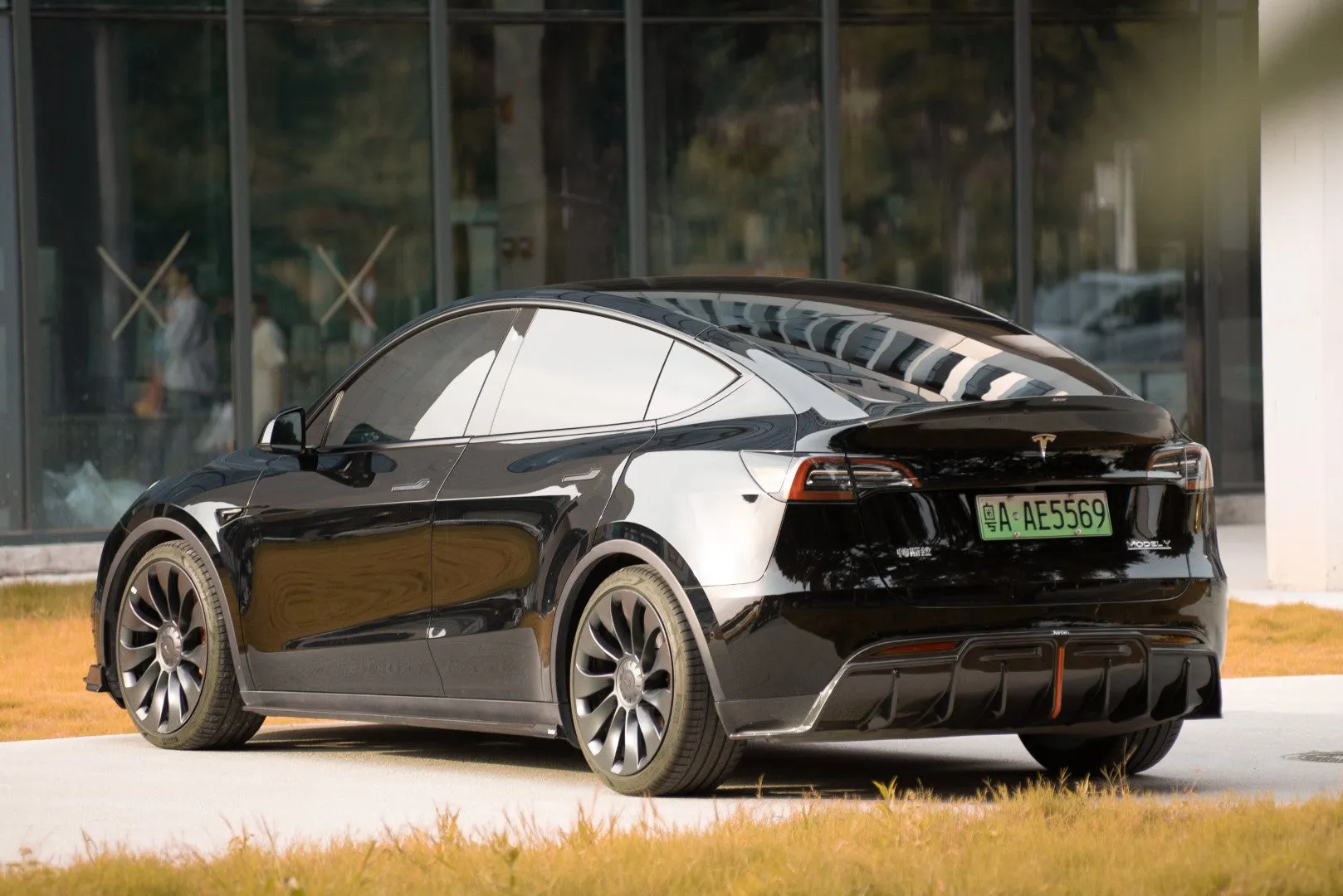 Karbel Carbon Pre-preg Carbon Fiber Side Skirts for Tesla Model Y / Performance