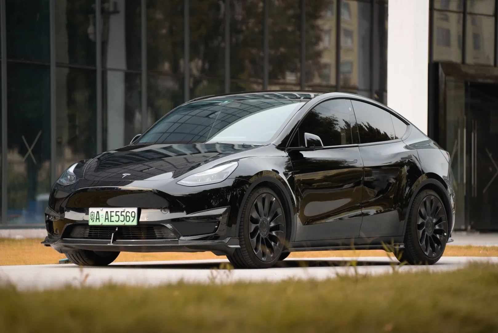 Karbel Carbon Pre-preg Carbon Fiber Side Skirts for Tesla Model Y / Performance